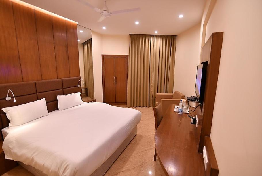 Ayodhya Hotel Krishna Palace מראה חיצוני תמונה