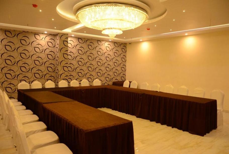 Ayodhya Hotel Krishna Palace מראה חיצוני תמונה