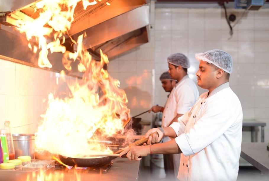 Ayodhya Hotel Krishna Palace מראה חיצוני תמונה