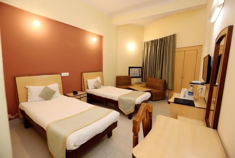 Ayodhya Hotel Krishna Palace מראה חיצוני תמונה