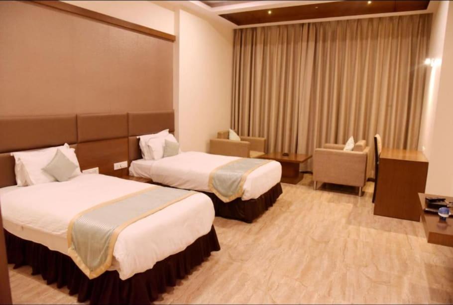 Ayodhya Hotel Krishna Palace מראה חיצוני תמונה