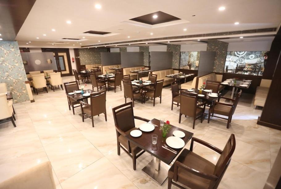 Ayodhya Hotel Krishna Palace מראה חיצוני תמונה