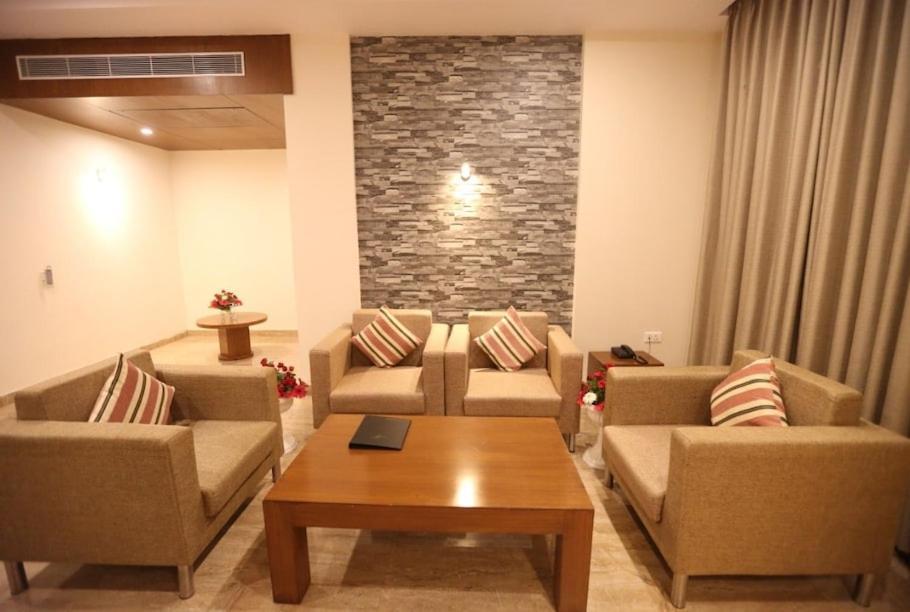 Ayodhya Hotel Krishna Palace מראה חיצוני תמונה