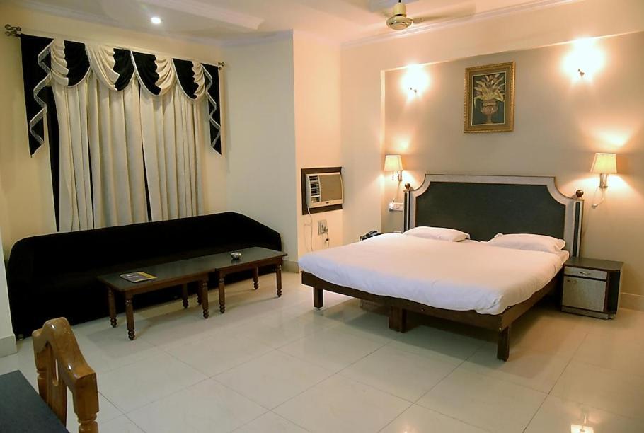 Ayodhya Hotel Krishna Palace מראה חיצוני תמונה